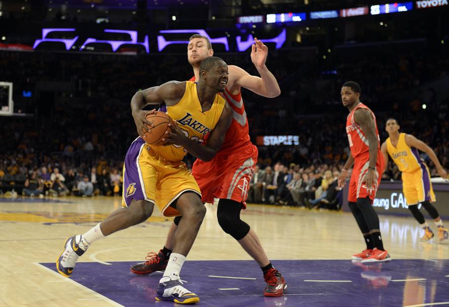 La stagione di Julius Randle, matricola dei Lakers, è finita a 6&#39;56